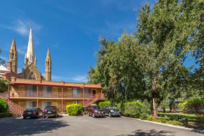 Cathedral Motor Inn